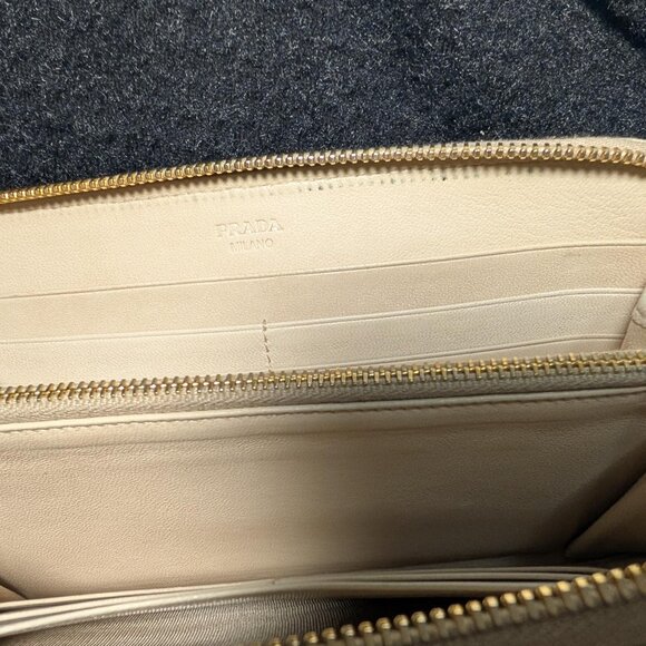 Authentic Prada Tufted Leather Zip Wallet with Original Authenticity Card - Picture 5 of 9